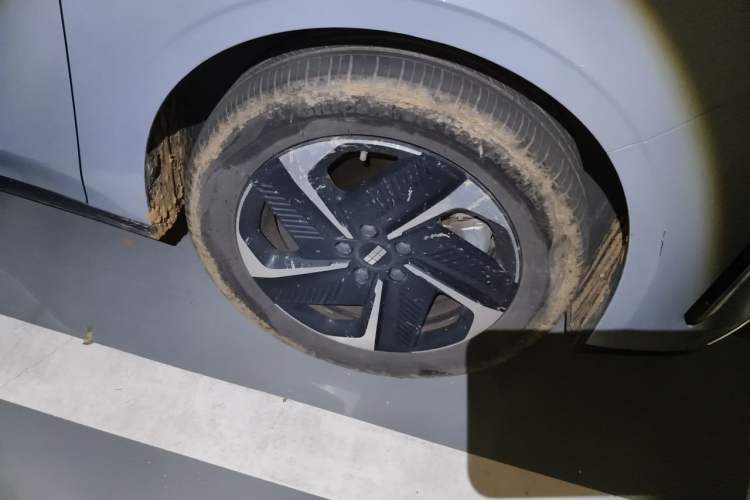 Used Geely Galaxy L6 2024 125km PLUS Dragon Edition Right Front Wheel Hub