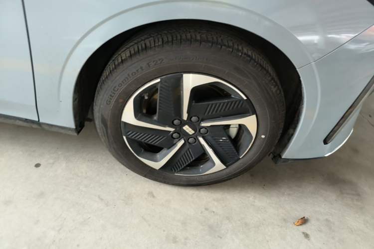 Used Geely Galaxy L6 2024 125km PLUS Dragon Edition Right Rear Wheel Hub