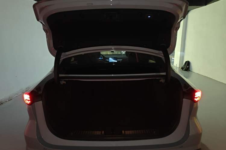 Used Geely Galaxy L6 2024 125km Creative Edition Trunk