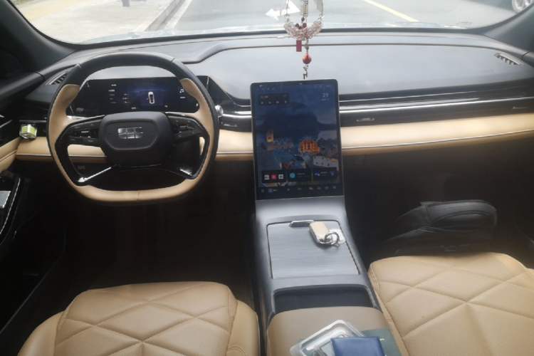 Used Geely Galaxy L6 2024 125km PLUS Dragon Edition Center Console