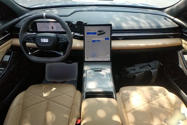 Used Geely Galaxy L6 2024 125km PLUS Dragon Edition Center Console