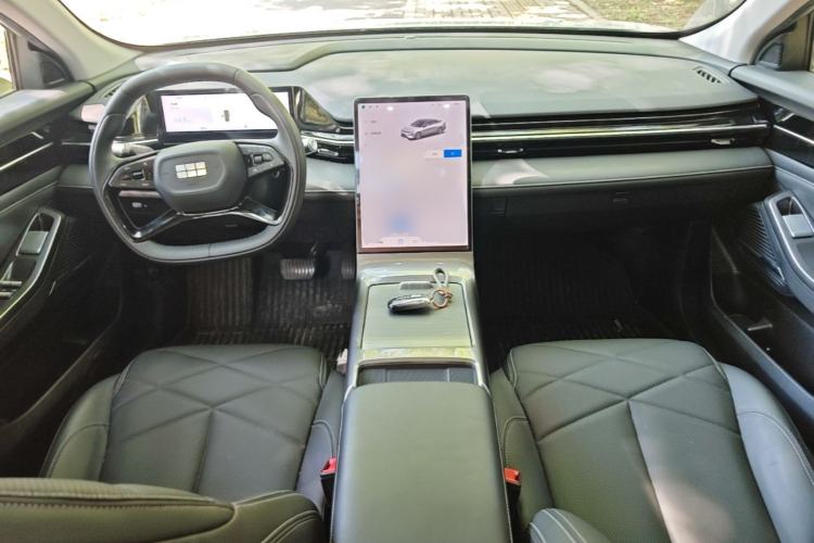 Used Geely Galaxy L6 2024 125km PLUS Dragon Edition Center Console