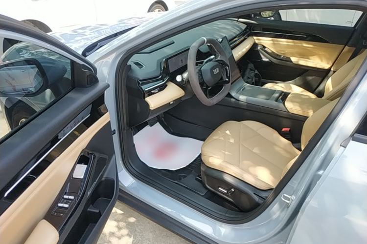 Used Geely Galaxy L6 2024 125km PLUS Dragon Edition Driver Seat