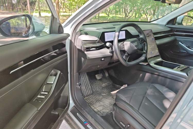 Used Geely Galaxy L6 2024 125km PLUS Dragon Edition Driver Seat