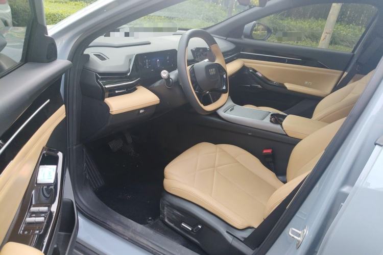 Used Geely Galaxy L6 2024 125km PLUS Dragon Edition Driver Seat