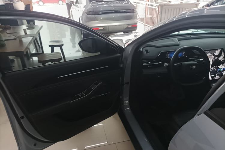 Used Geely Galaxy L6 2024 125km PLUS Dragon Edition Driver Seat