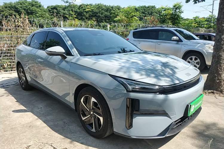 Used Geely Galaxy L6 2024 125km PLUS Dragon Edition Exterior 1