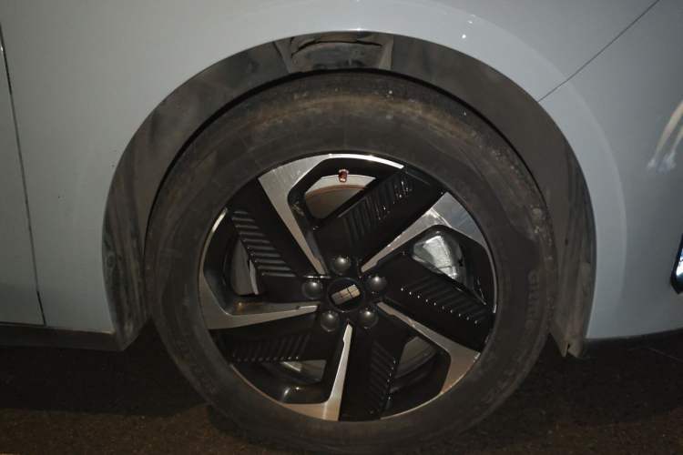 Used Geely Galaxy L6 2024 125km PLUS Dragon Edition Exterior 1