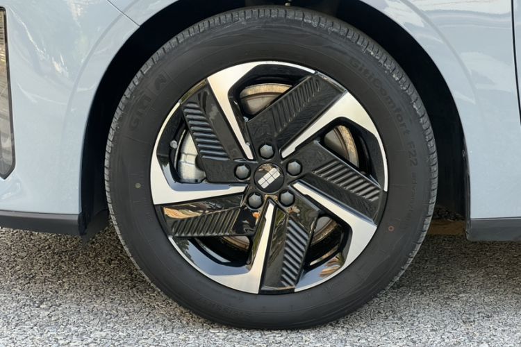 Used Geely Galaxy L6 2024 125km PLUS Dragon Edition Exterior 3