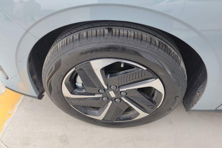 Used Geely Galaxy L6 2024 125km PLUS Dragon Edition Exterior 4