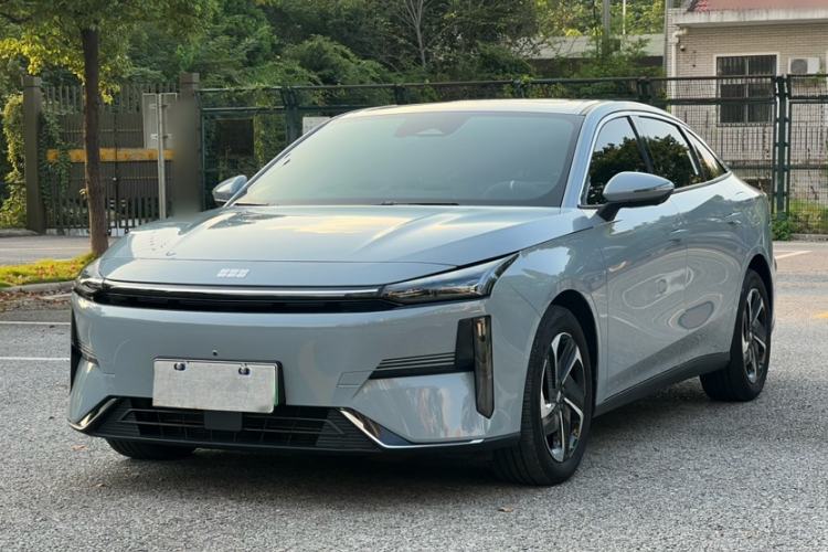 Used Geely Galaxy L6 2024 125km PLUS Dragon Edition Exterior 5