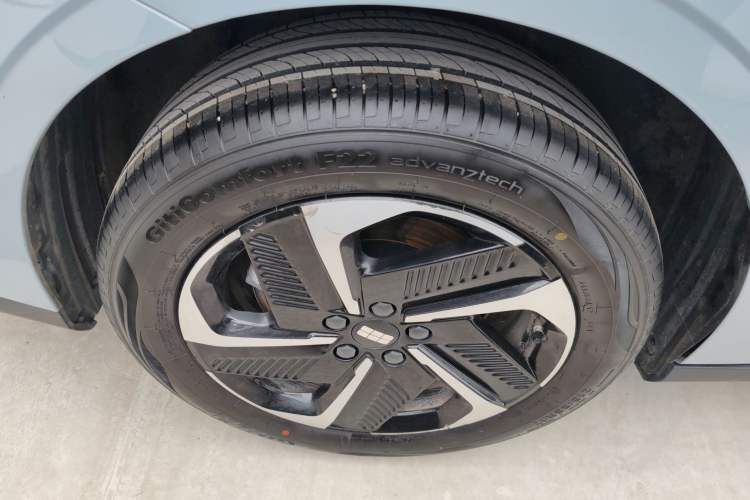 Used Geely Galaxy L6 2024 125km PLUS Dragon Edition Exterior 5