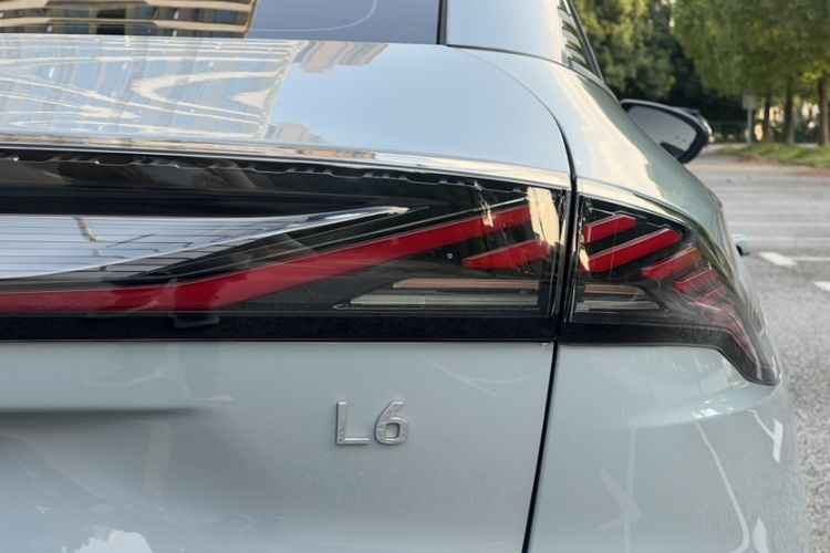Used Geely Galaxy L6 2024 125km PLUS Dragon Edition Exterior 8
