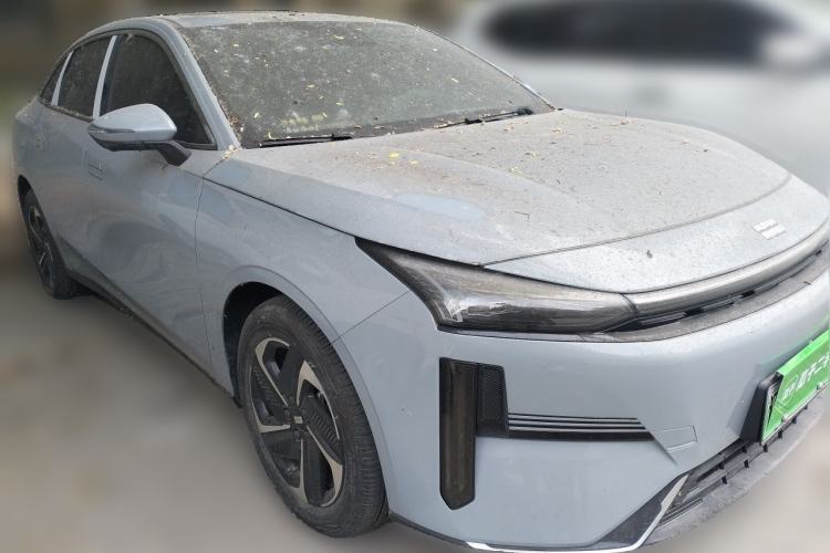 Used Geely Galaxy L6 2024 60km PLUS Dragon Edition Front Right 45 Deg