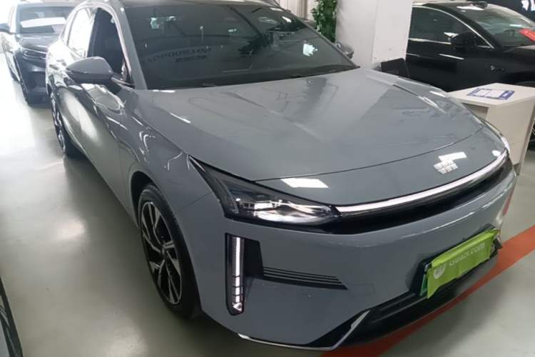Used Geely Galaxy L6 2024 125km Creative Edition Front Right 45 Deg