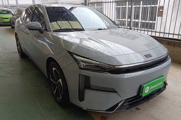 Used Geely Galaxy L6 2024 125km PLUS Dragon Edition Front Right 45 Deg