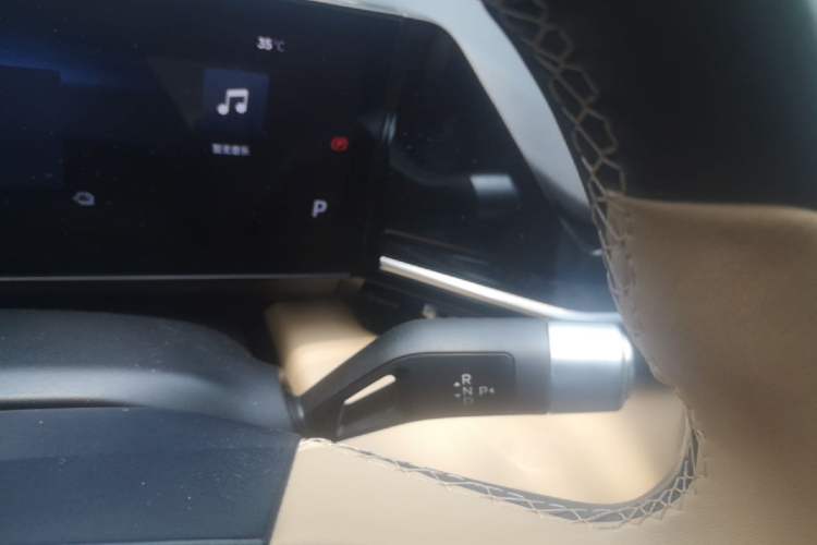Used Geely Galaxy L6 2024 125km PLUS Dragon Edition Gear Lever