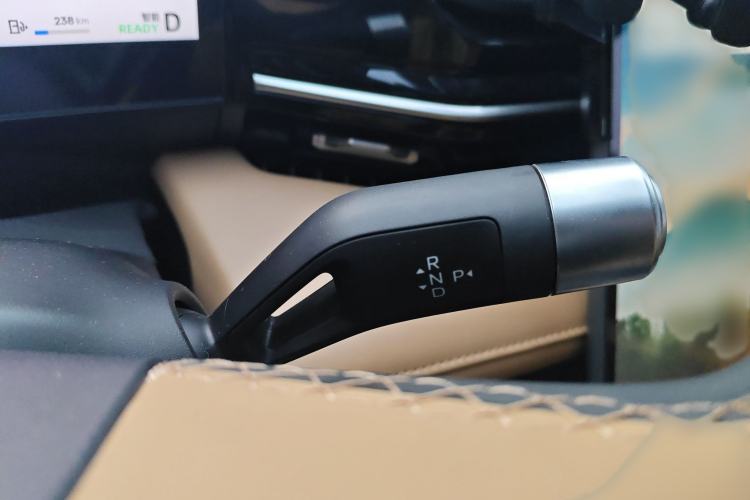 Used Geely Galaxy L6 2024 125km PLUS Dragon Edition Gear Lever