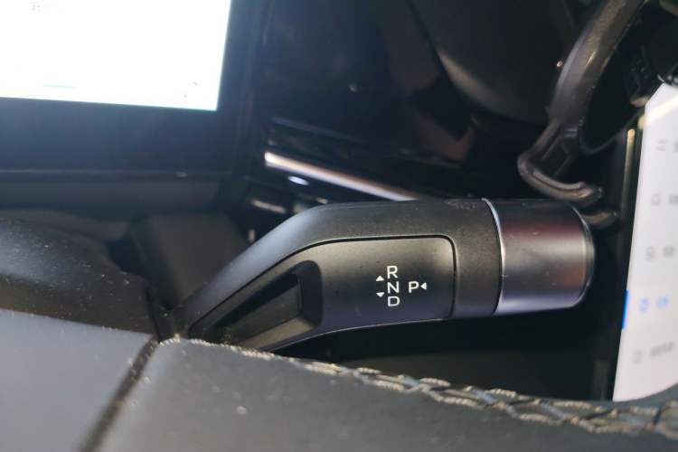 Used Geely Galaxy L6 2024 125km PLUS Dragon Edition Gear Lever