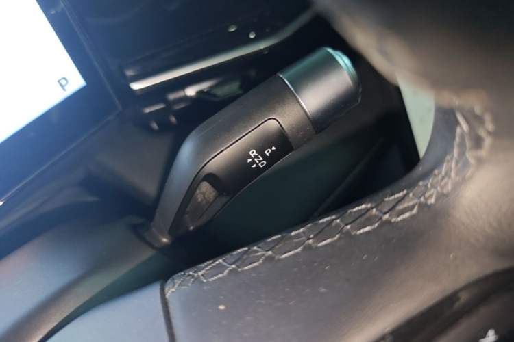Used Geely Galaxy L6 2024 125km PLUS Dragon Edition Gear Lever