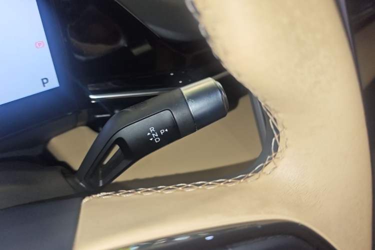 Used Geely Galaxy L6 2024 125km PLUS Dragon Edition Gear Lever