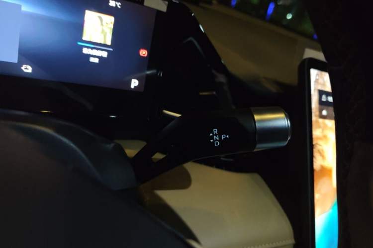 Used Geely Galaxy L6 2024 125km PLUS Dragon Edition Gear Lever