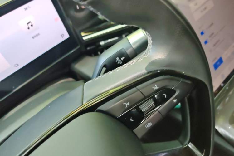 Used Geely Galaxy L6 2024 125km PLUS Dragon Edition Gear Lever
