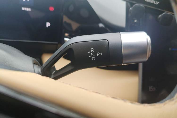 Used Geely Galaxy L6 2024 125km PLUS Dragon Edition Gear Lever