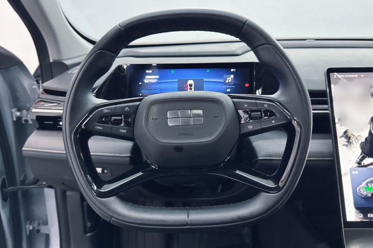 Used Geely Galaxy L6 2024 125km PLUS Dragon Edition Interior 1