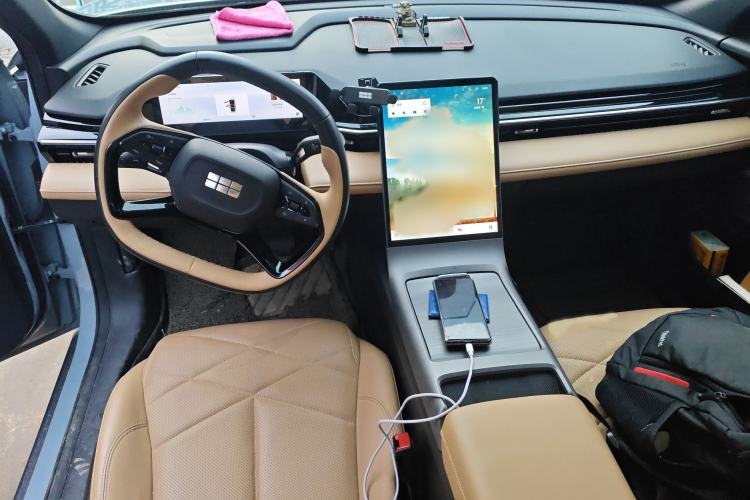 Used Geely Galaxy L6 2024 125km PLUS Dragon Edition Interior 2