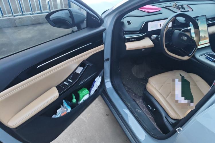 Used Geely Galaxy L6 2024 125km PLUS Dragon Edition Interior 3