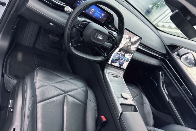Used Geely Galaxy L6 2024 125km PLUS Dragon Edition Interior 4