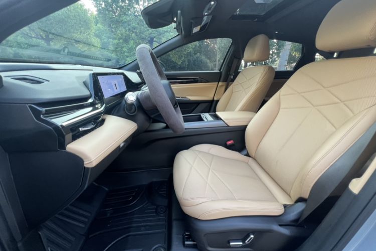 Used Geely Galaxy L6 2024 125km PLUS Dragon Edition Interior 5
