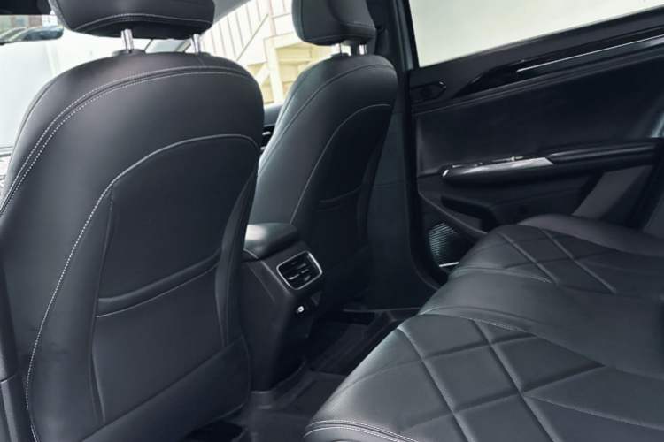 Used Geely Galaxy L6 2024 125km PLUS Dragon Edition Interior 8