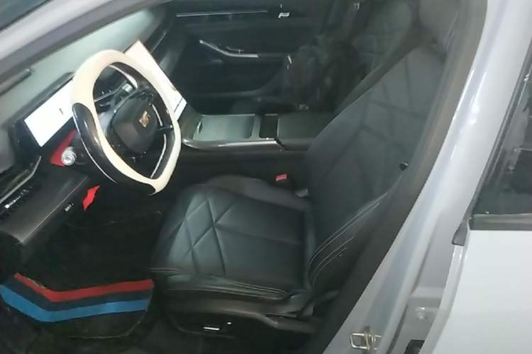 Used Geely Galaxy L6 2024 125km PLUS Dragon Edition Left Front Seat