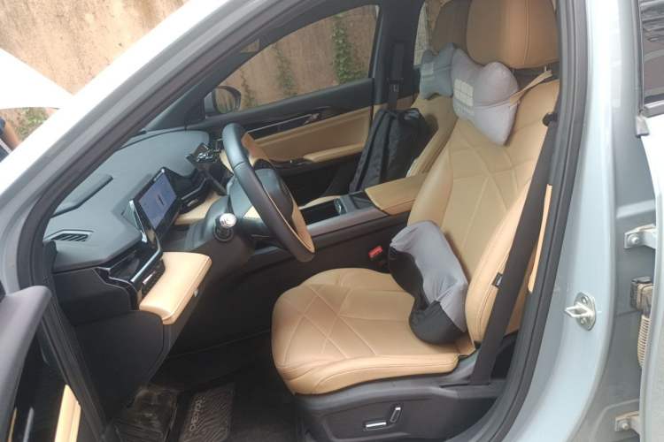 Used Geely Galaxy L6 2024 125km PLUS Dragon Edition Left Front Seat