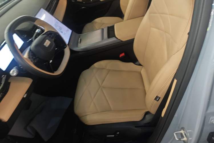Used Geely Galaxy L6 2024 125km PLUS Dragon Edition Left Front Seat