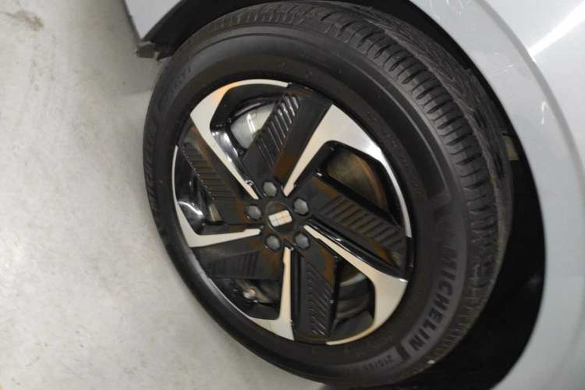 Used Geely Galaxy L6 2024 125km PLUS Dragon Edition Left Front Wheel Hub