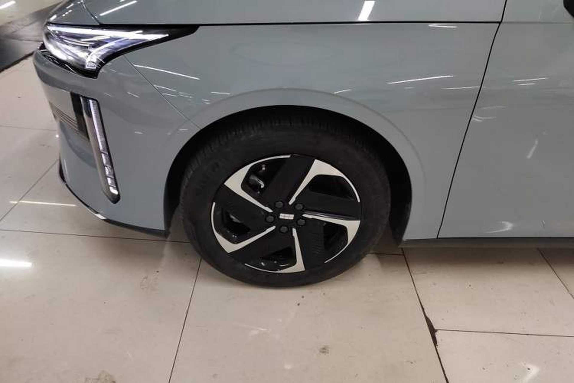 Used Geely Galaxy L6 2024 125km PLUS Dragon Edition Left Front Wheel Hub
