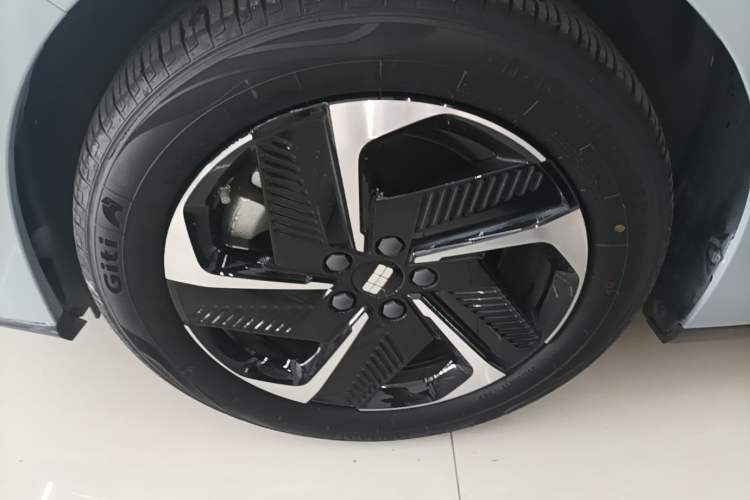 Used Geely Galaxy L6 2024 125km PLUS Dragon Edition Left Front Wheel Hub