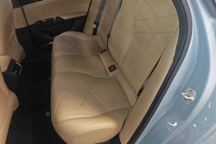 Used Geely Galaxy L6 2024 125km PLUS Dragon Edition Left Rear Seat