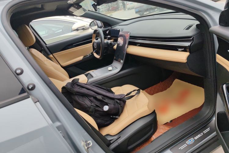 Used Geely Galaxy L6 2024 125km PLUS Dragon Edition Right Front Seat