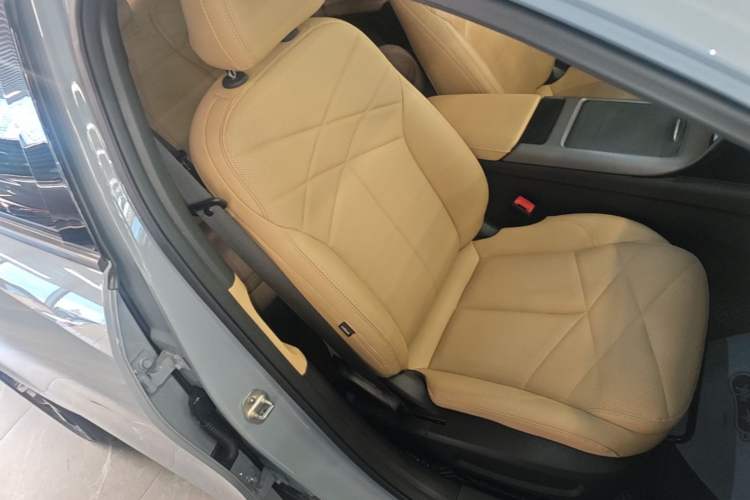 Used Geely Galaxy L6 2024 125km PLUS Dragon Edition Right Front Seat