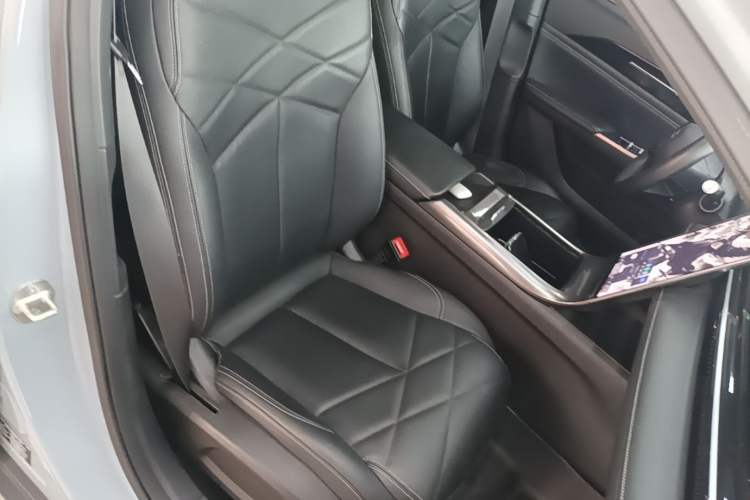 Used Geely Galaxy L6 2024 125km PLUS Dragon Edition Right Front Seat