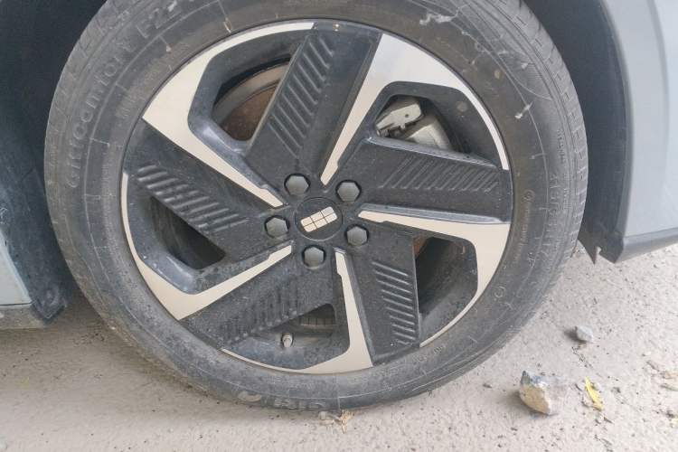 Used Geely Galaxy L6 2024 60km PLUS Dragon Edition Right Front Wheel Hub