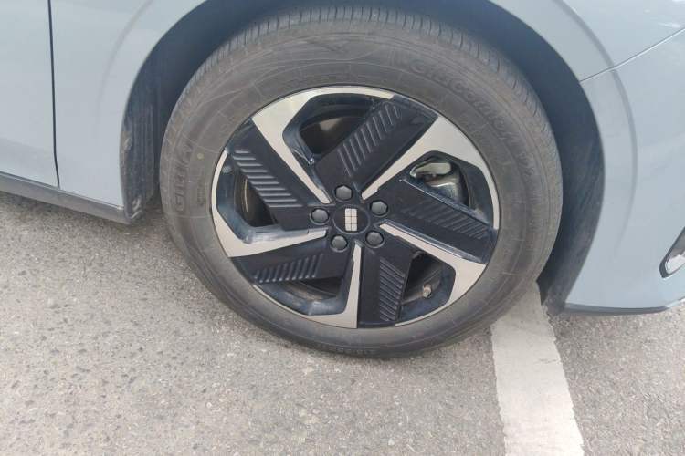 Used Geely Galaxy L6 2024 125km PLUS Dragon Edition Right Front Wheel Hub
