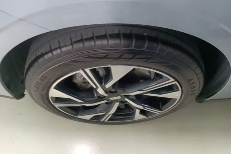Used Geely Galaxy L6 2024 125km Creative Edition Right Rear Wheel Hub
