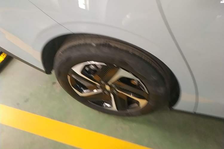 Used Geely Galaxy L6 2024 125km PLUS Dragon Edition Right Rear Wheel Hub