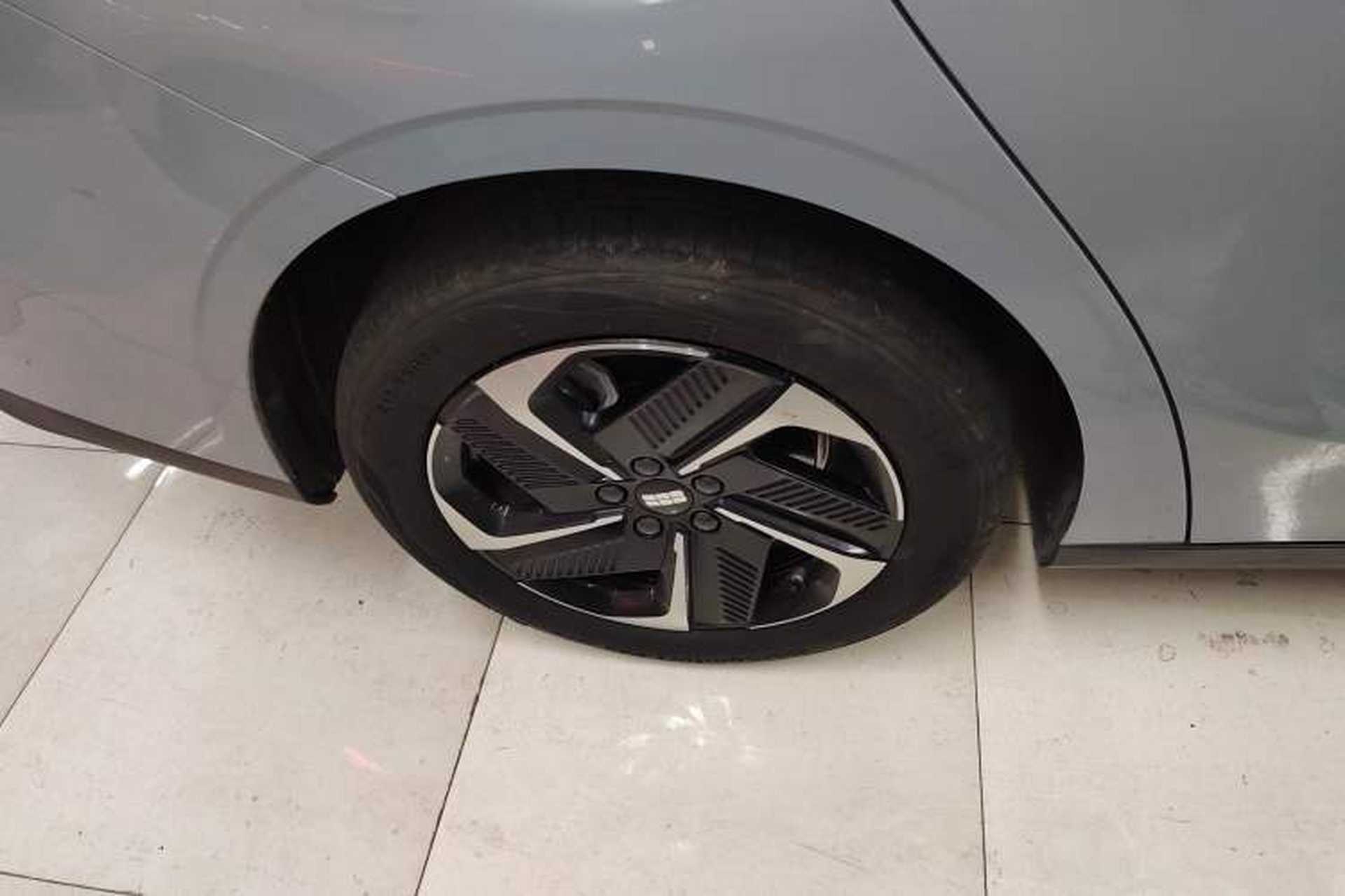 Used Geely Galaxy L6 2024 125km PLUS Dragon Edition Right Rear Wheel Hub