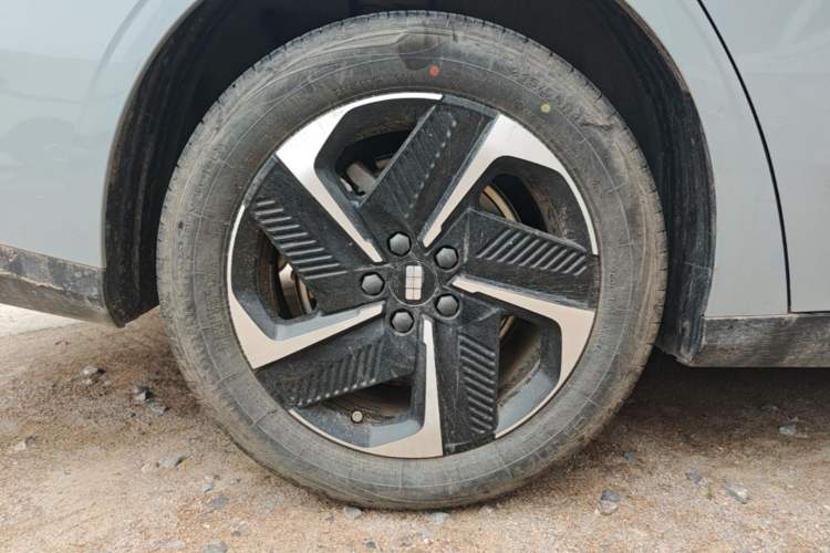 Used Geely Galaxy L6 2024 125km PLUS Dragon Edition Right Rear Wheel Hub